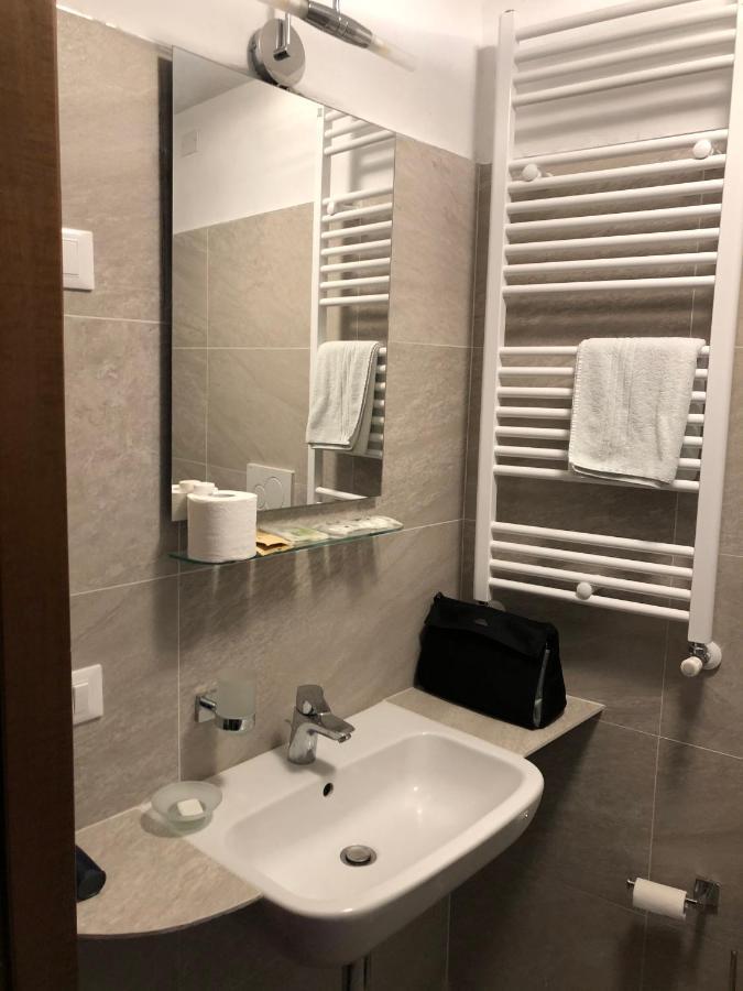 Hotel Nuovo Мілан Екстер'єр фото