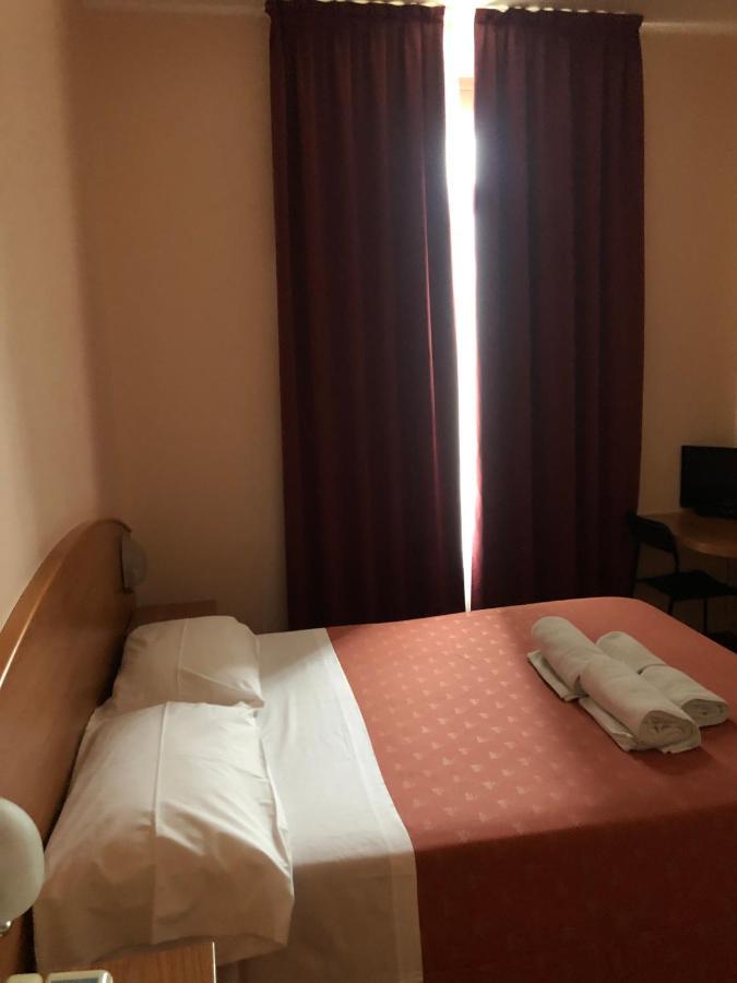 Hotel Nuovo Мілан Екстер'єр фото