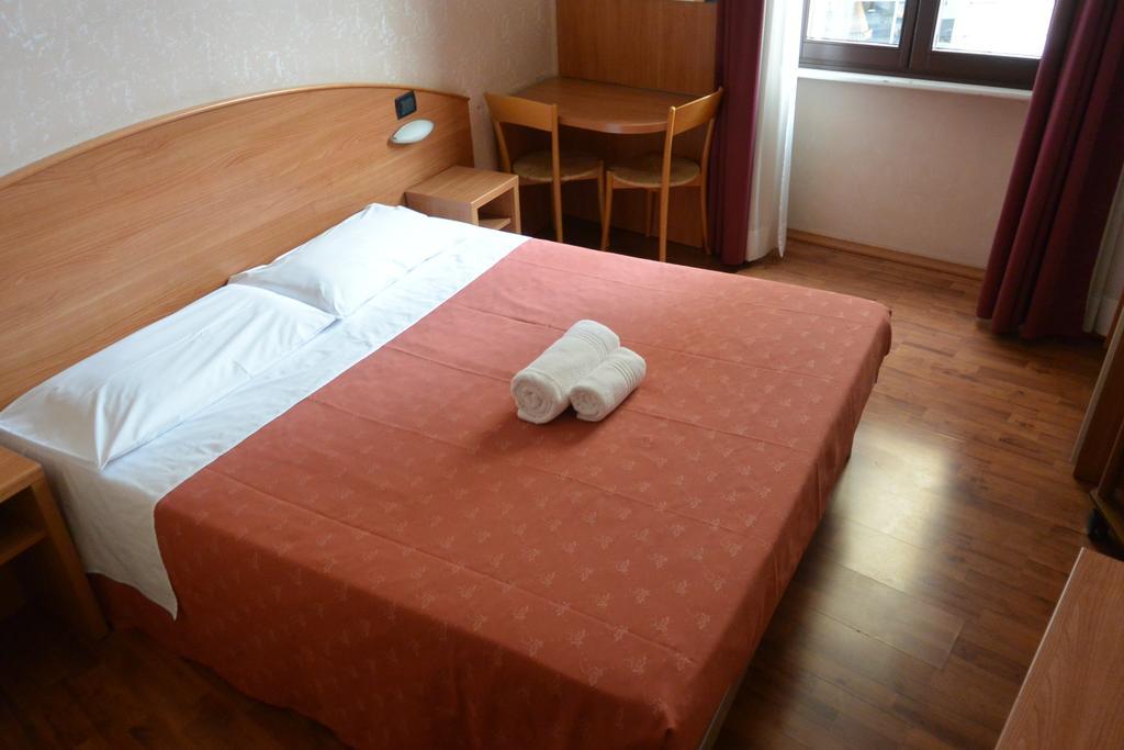 Hotel Nuovo Мілан Номер фото